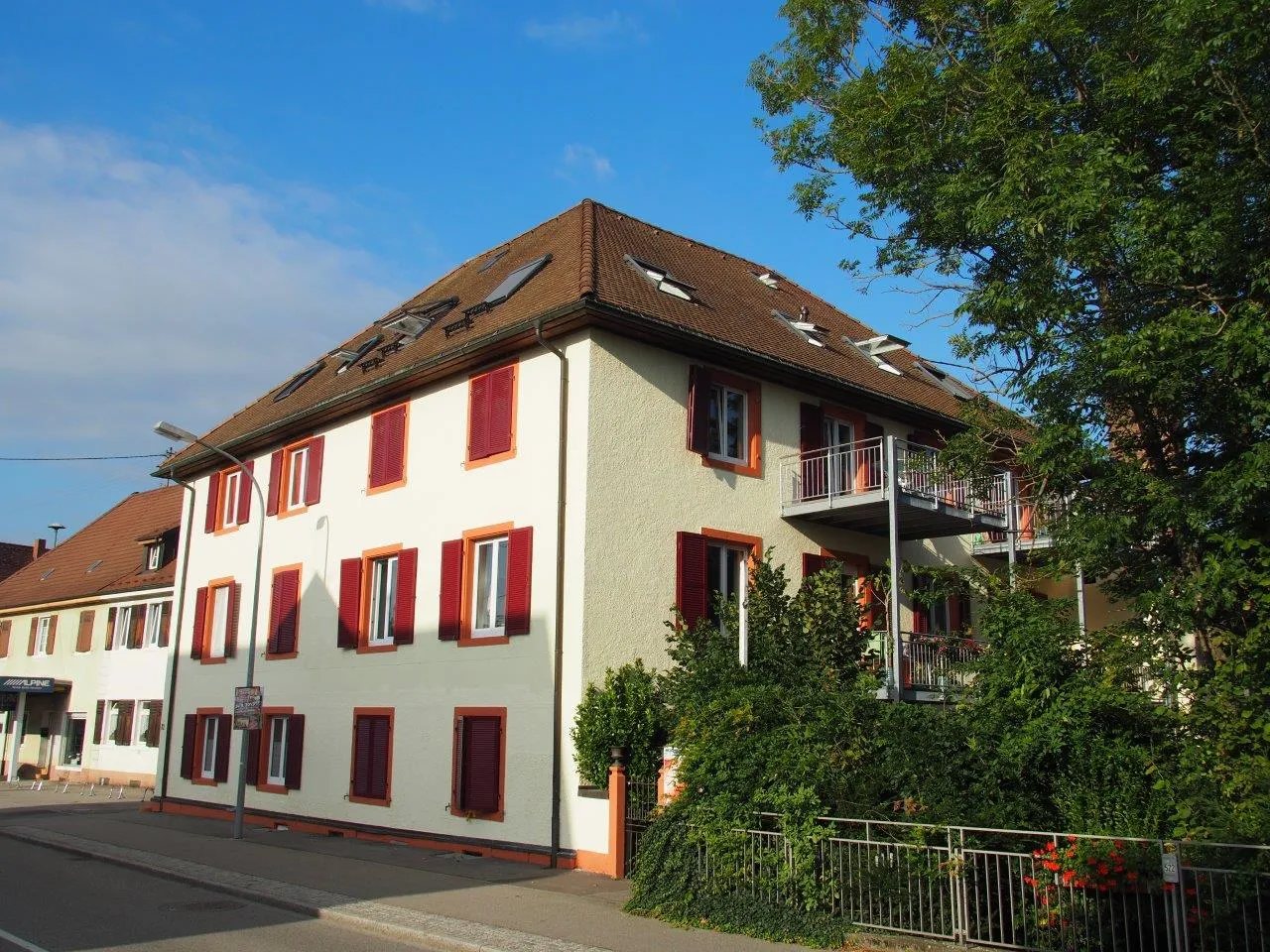 Kernsanierung Mehrfamilienhaus, 11 Wohneinheiten (Baujahr 1800) – Ansicht 2