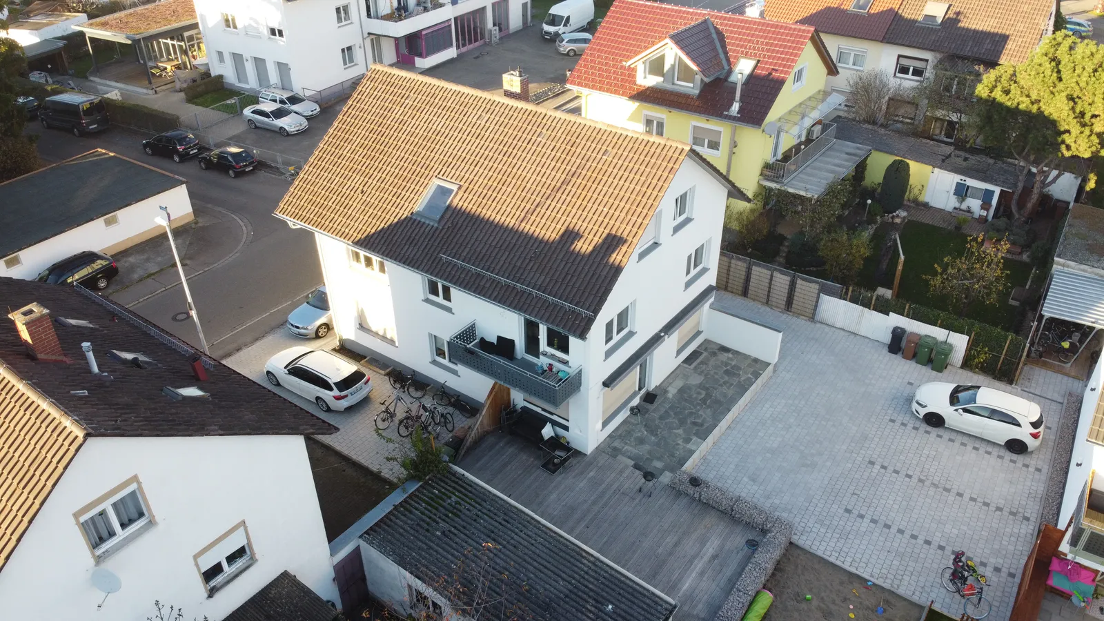 Kernsanierung Mehrfamilienhaus, 3 Wohneinheiten – Ansicht 2