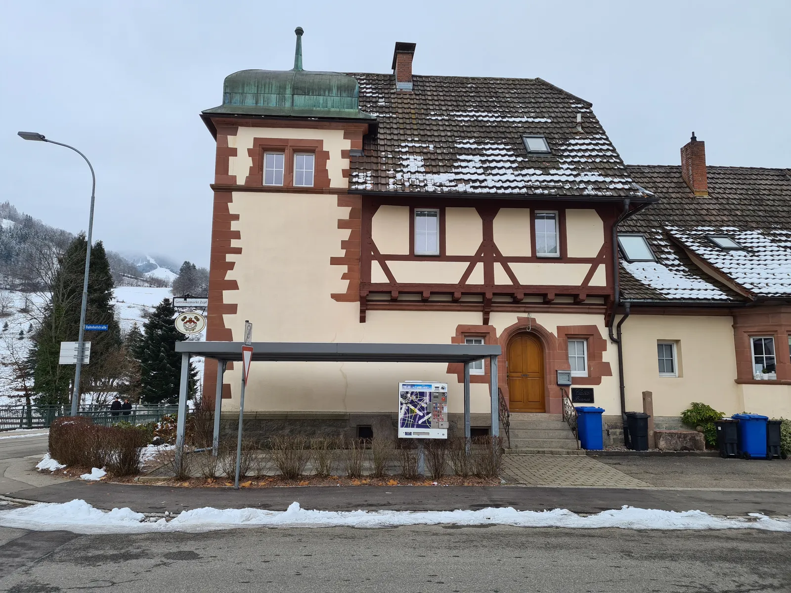 Kernsanierung denkmalgeschütztes Wohnhaus, 3 Wohneinheiten (Baujahr 1900) – Ansicht 1