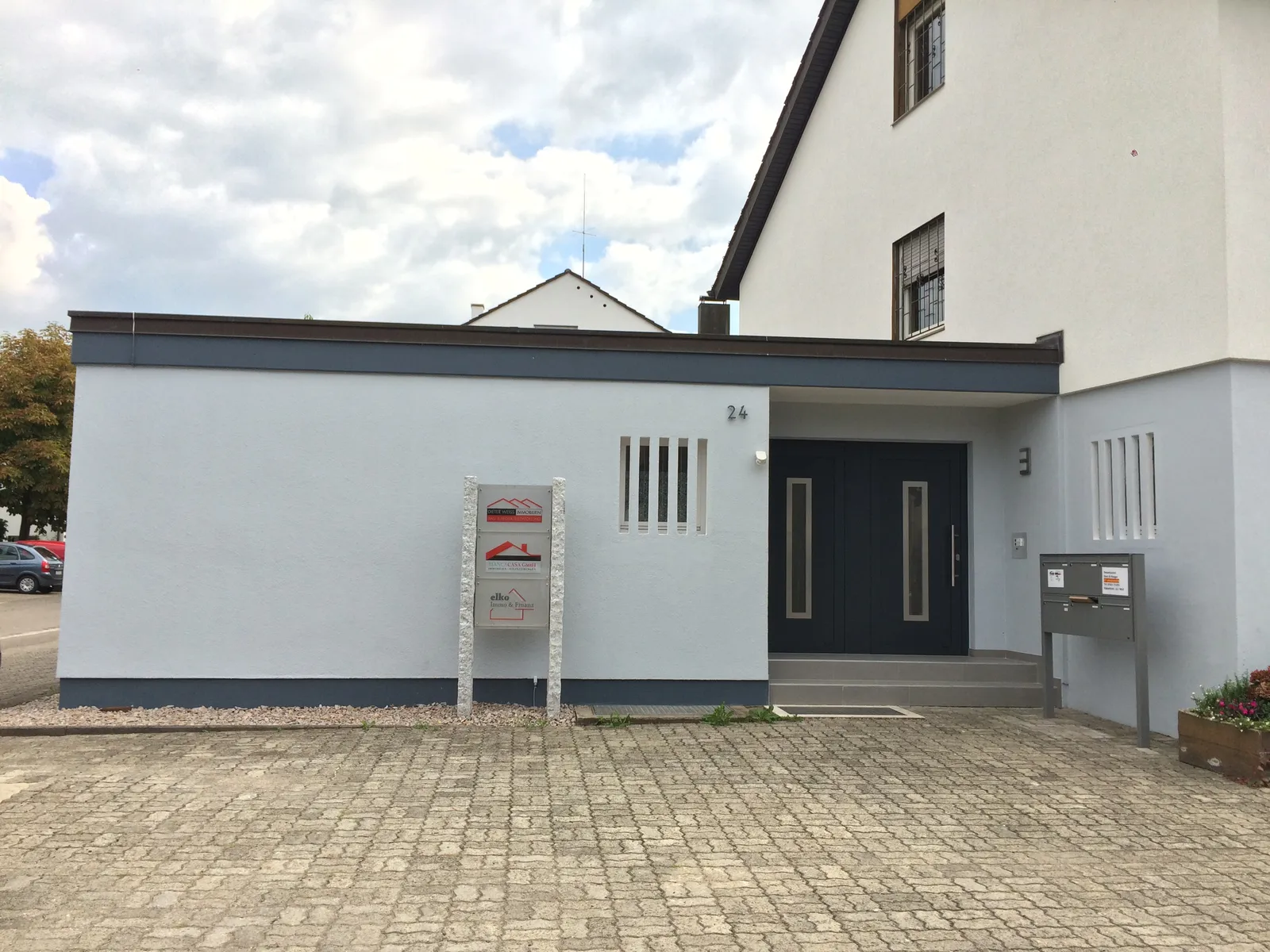 Kernsanierung Mehrfamilienhaus, 3 Wohneinheiten & Geschäftsräume – Ansicht 1