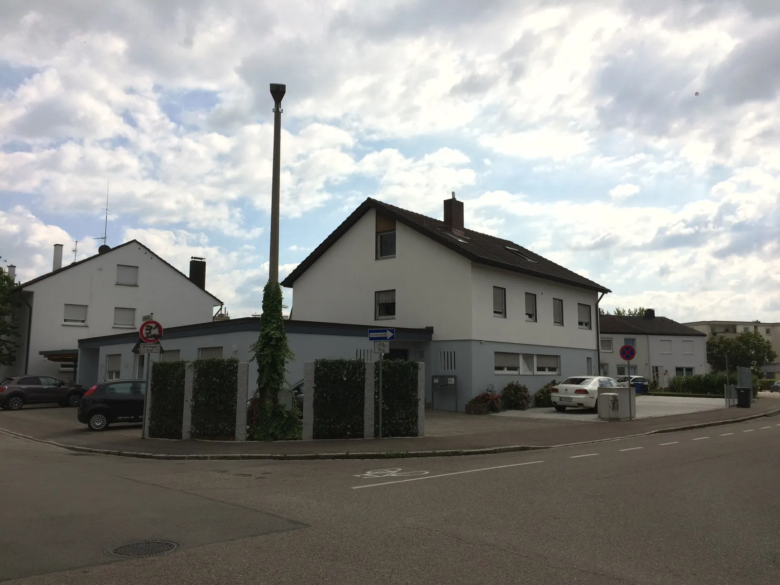 Kernsanierung Mehrfamilienhaus, 3 Wohneinheiten & Geschäftsräume – Ansicht 3