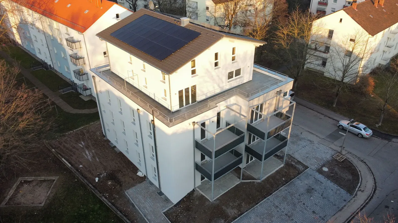 Mehrfamilienhaus in Weil am Rhein während der Bauphase, aus der Luft