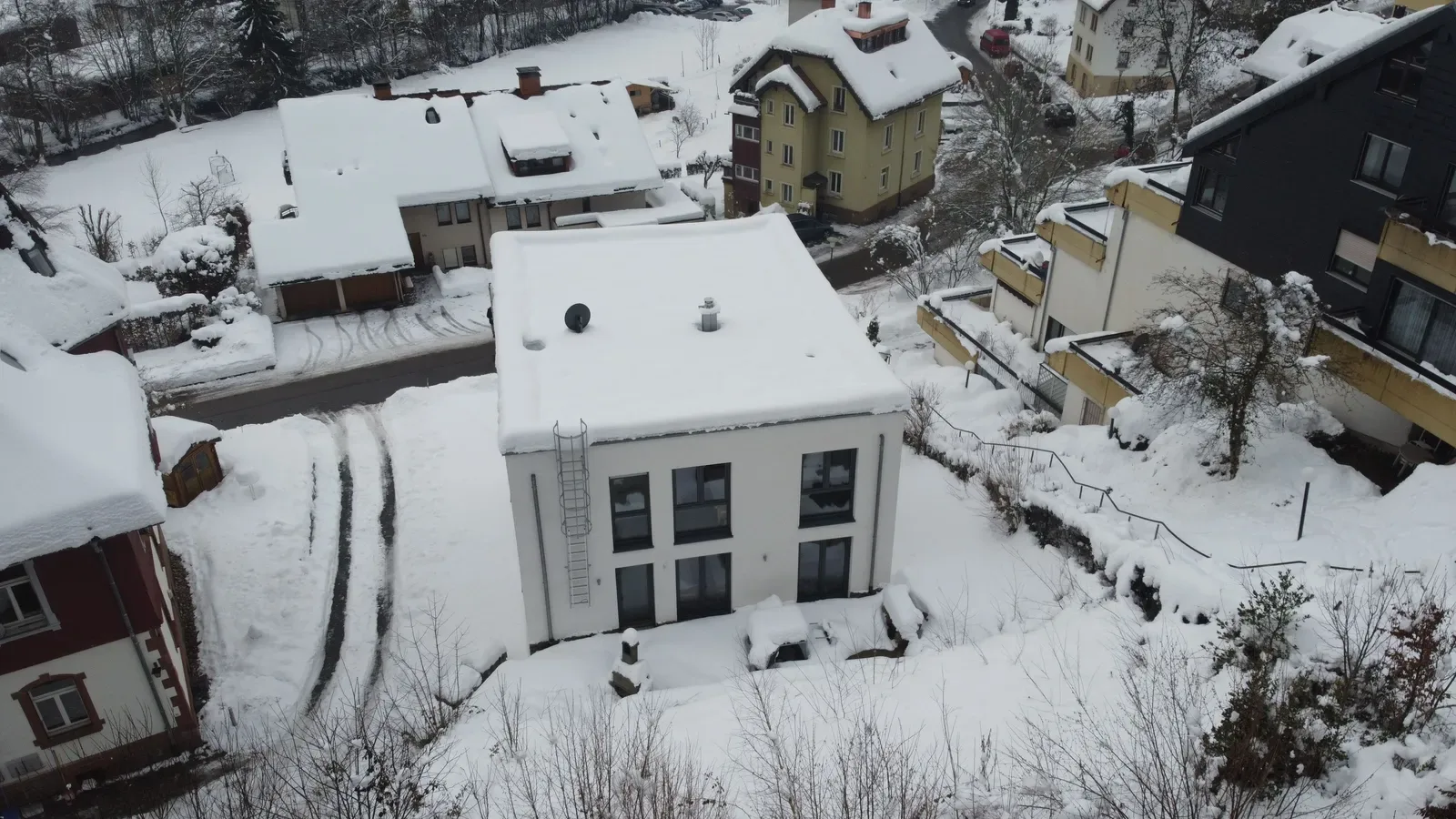 Ferienhaus in Todtnau im Schwarzwald, verschneit, aus der Luft